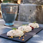 Logis Restaurant Le Pradinas Hotel 3*