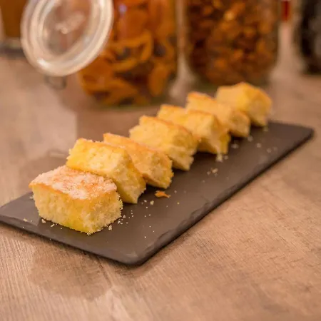 Logis Hotel Restaurant Le Pradinas Отель