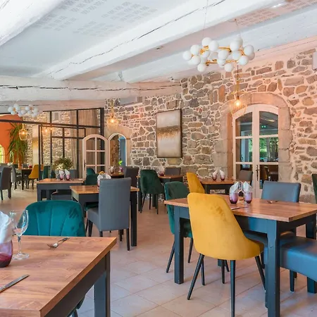 Logis Restaurant Le Pradinas Hotel 3*