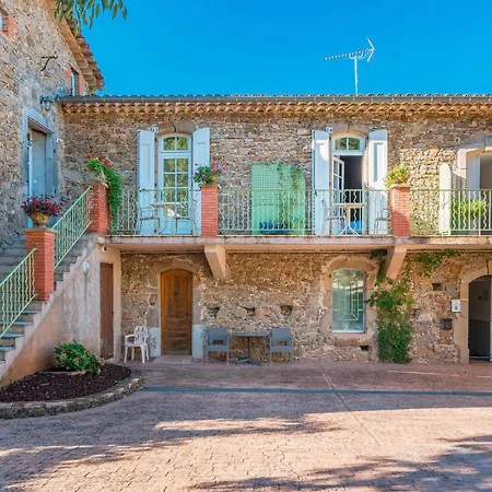 Hotel Logis Restaurant Le Pradinas 3*