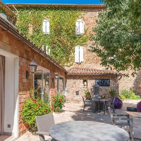 Отель Logis Hotel Restaurant Le Pradinas