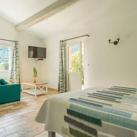 Logis Hotel Restaurant Le Pradinas Отель
