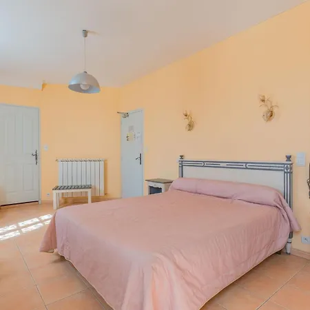 Hotel Logis Restaurant Le Pradinas