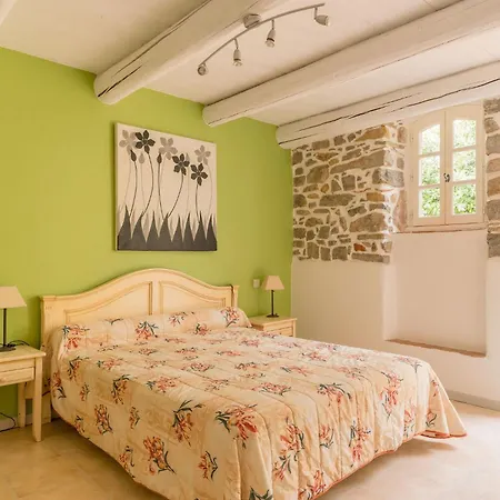 Отель Logis Hotel Restaurant Le Pradinas