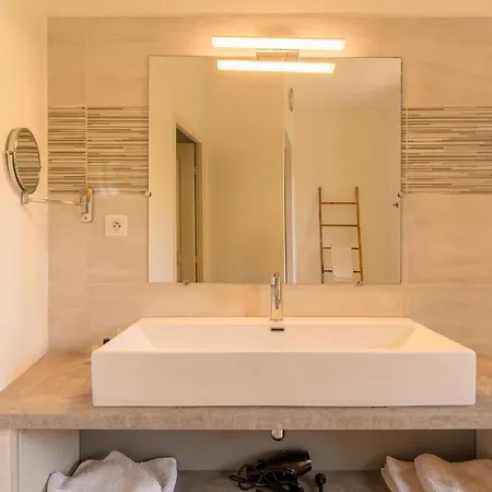 Logis Hotel Restaurant Le Pradinas Андюз