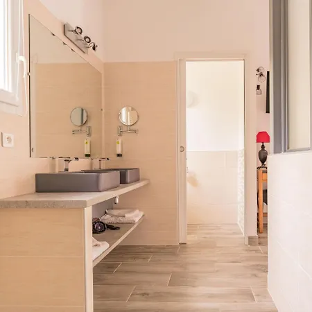 Logis Hotel Restaurant Le Pradinas