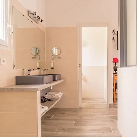 Logis Hotel Restaurant Le Pradinas Отель