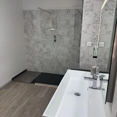 Logis Hotel Restaurant Le Pradinas 3*