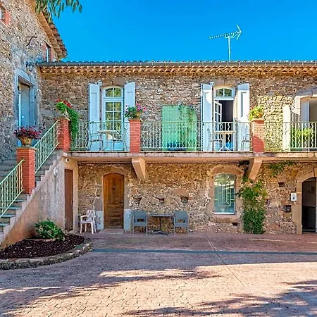 Hotel Logis Restaurant Le Pradinas 3*