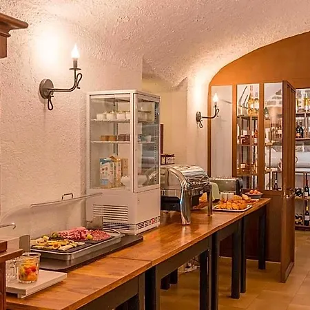 Logis Restaurant Le Pradinas Hotel