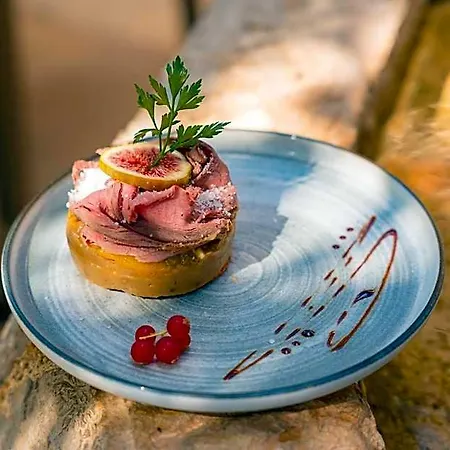 Logis Restaurant Le Pradinas Hotel 3*