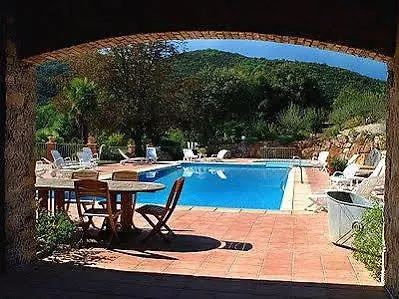 Отель Logis Hotel Restaurant Le Pradinas Андюз