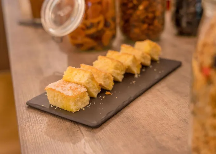 Logis Hotel Restaurant Le Pradinas Отель