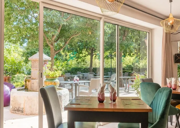 호텔 Logis Restaurant Le Pradinas