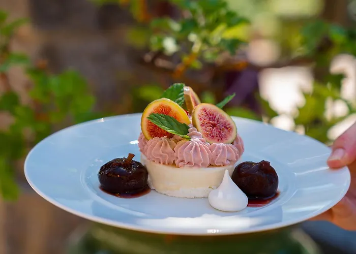 Отель Logis Hotel Restaurant Le Pradinas Андюз