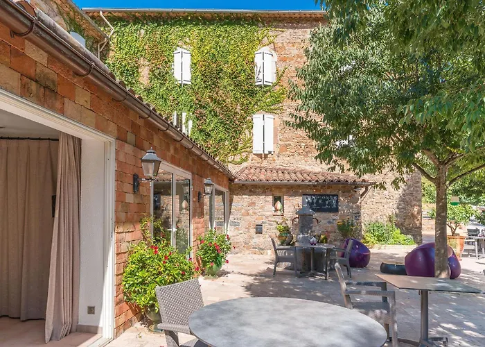 호텔 Logis Restaurant Le Pradinas