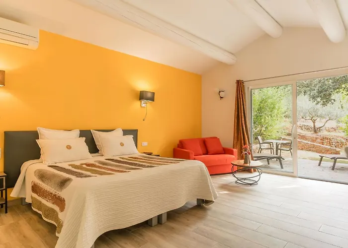 Logis Hotel Restaurant Le Pradinas Отель Андюз