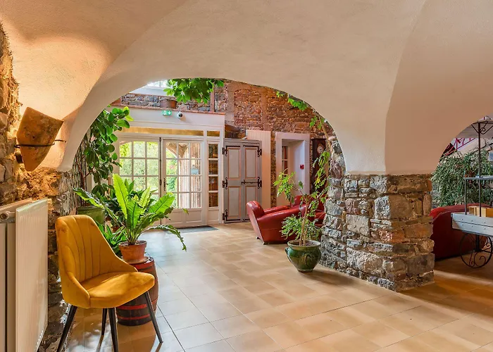 호텔 Logis Restaurant Le Pradinas