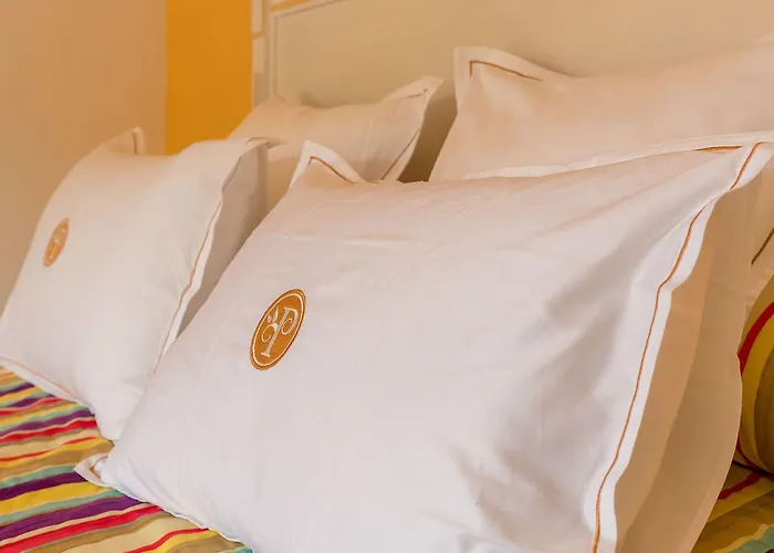 Отель Logis Hotel Restaurant Le Pradinas