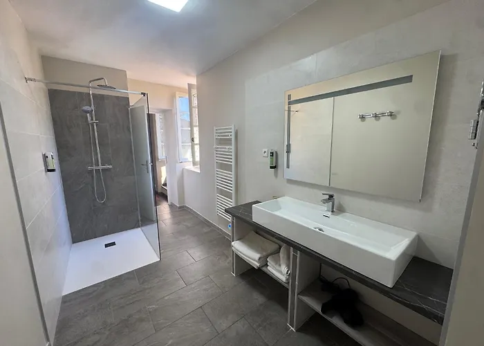 Logis Hotel Restaurant Le Pradinas 3* Андюз