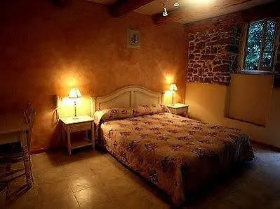 호텔 Logis Restaurant Le Pradinas 3*